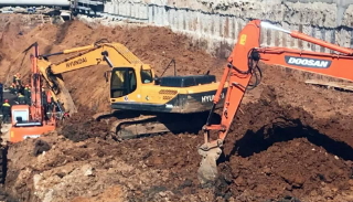 Разработка котлована экскаватором под фундамент в Петрозаводске — цена от 2614 руб. | 2Землекопа-Птр